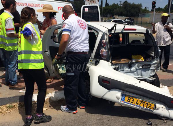 بالصور: إصابة متوسطة لسيدة بحادث طرق متسلسل بين مدينتي اللد والرملة